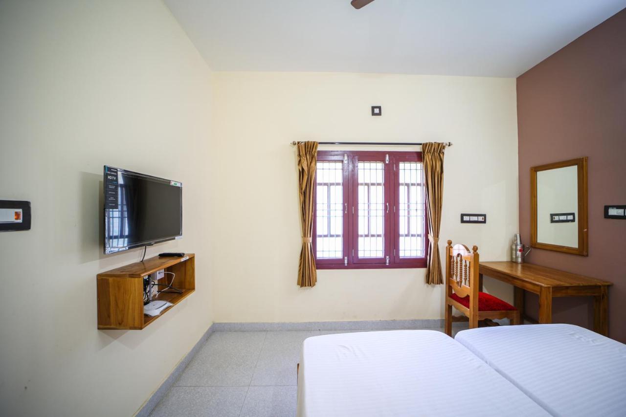 The Pothigai Palace Hotel Kuttalam  Exterior photo