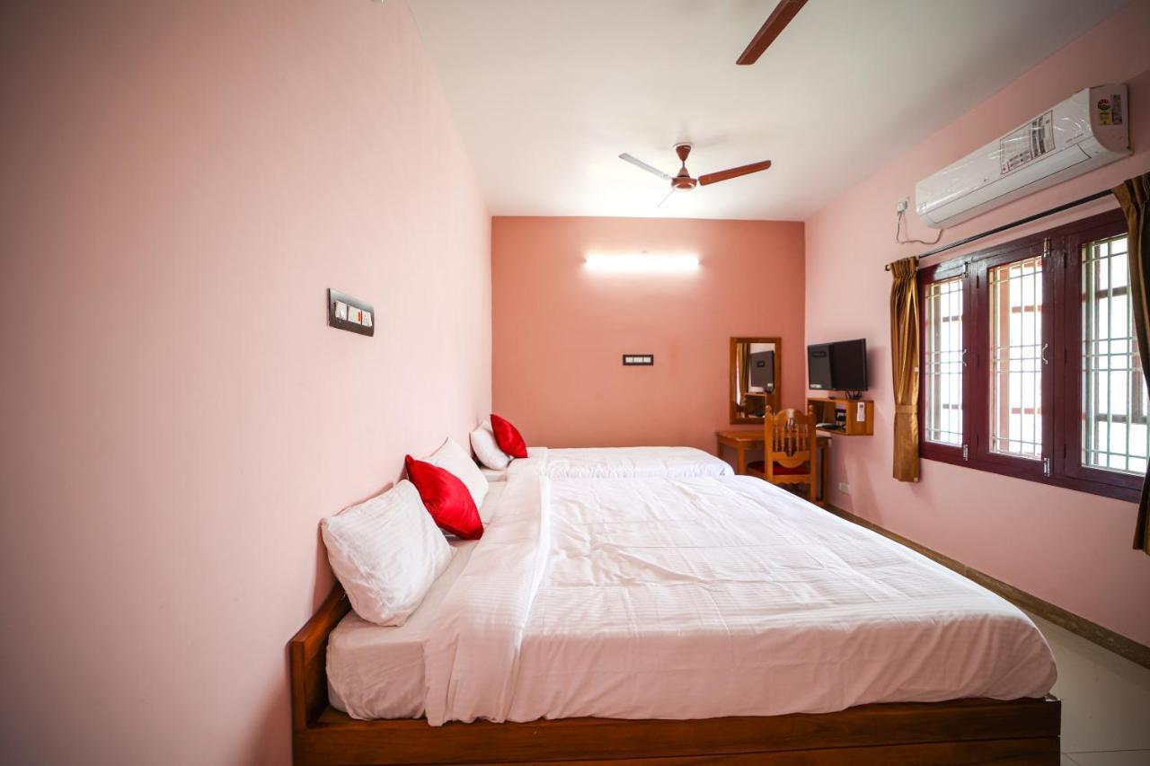 The Pothigai Palace Hotel Kuttalam  Exterior photo