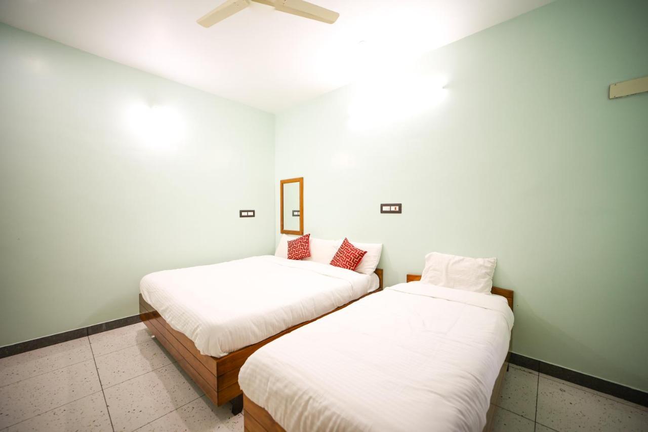The Pothigai Palace Hotel Kuttalam  Exterior photo